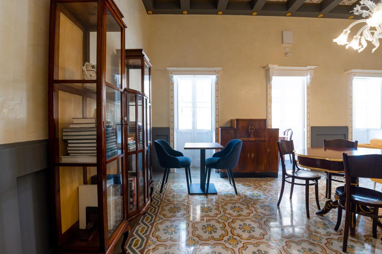Monreal Boutique Townhouse - R024Rm6 Hotel Paola Ngoại thất bức ảnh