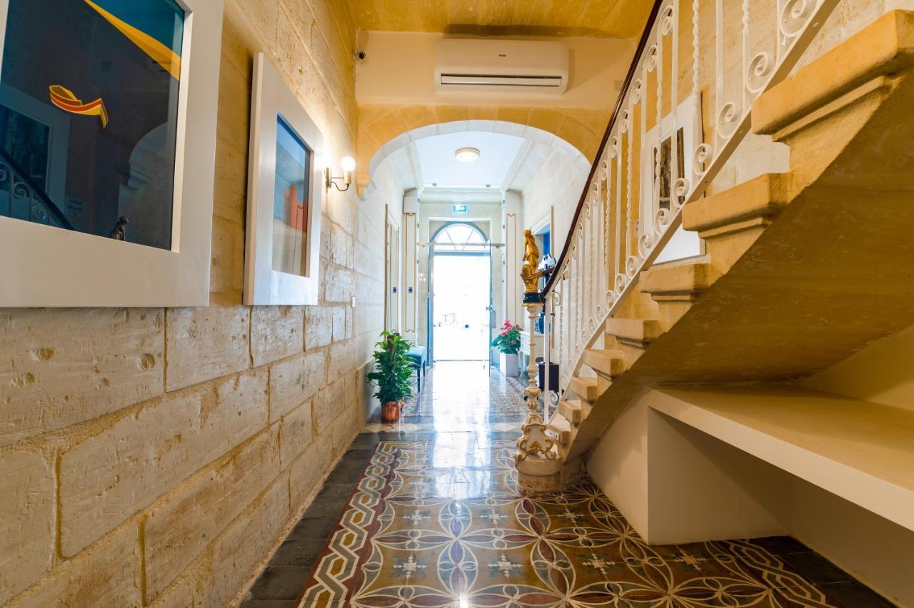 Monreal Boutique Townhouse - R024Rm6 Hotel Paola Ngoại thất bức ảnh