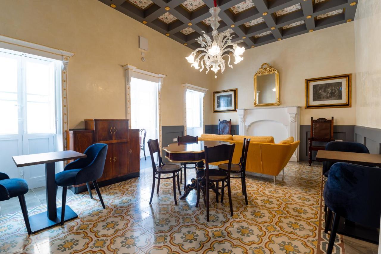 Monreal Boutique Townhouse - R024Rm6 Hotel Paola Ngoại thất bức ảnh